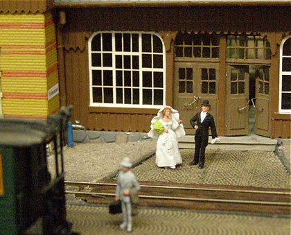 Brautpaar im Bahnhof Kurort Oybin