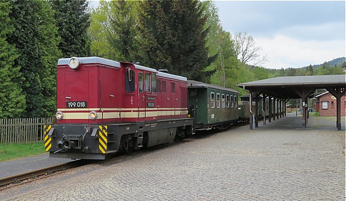 Diesellok 199 018 im Bahnhof Bertsdorf