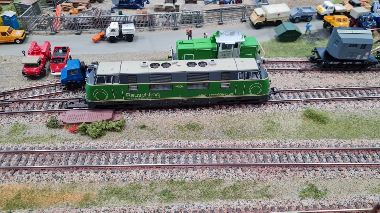 Bahnhof Fützen mit einer V200 Bahnhof Fützen mit einer V200