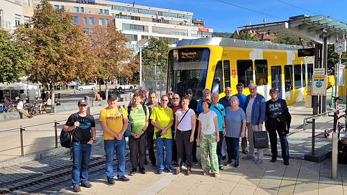 Gruppenfoto mit der Zahnradbahn Zacke Gruppenfoto mit der Zahnradbahn Zacke