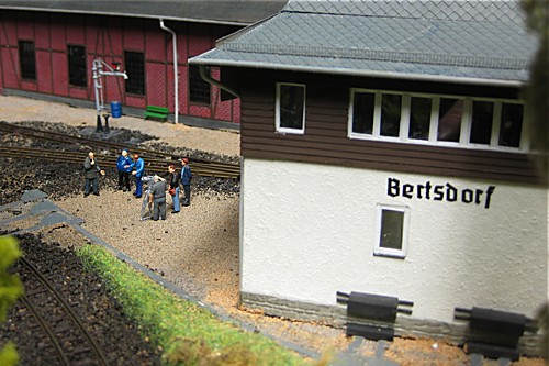 Kamerateam im Bahnhof Bertsdorf